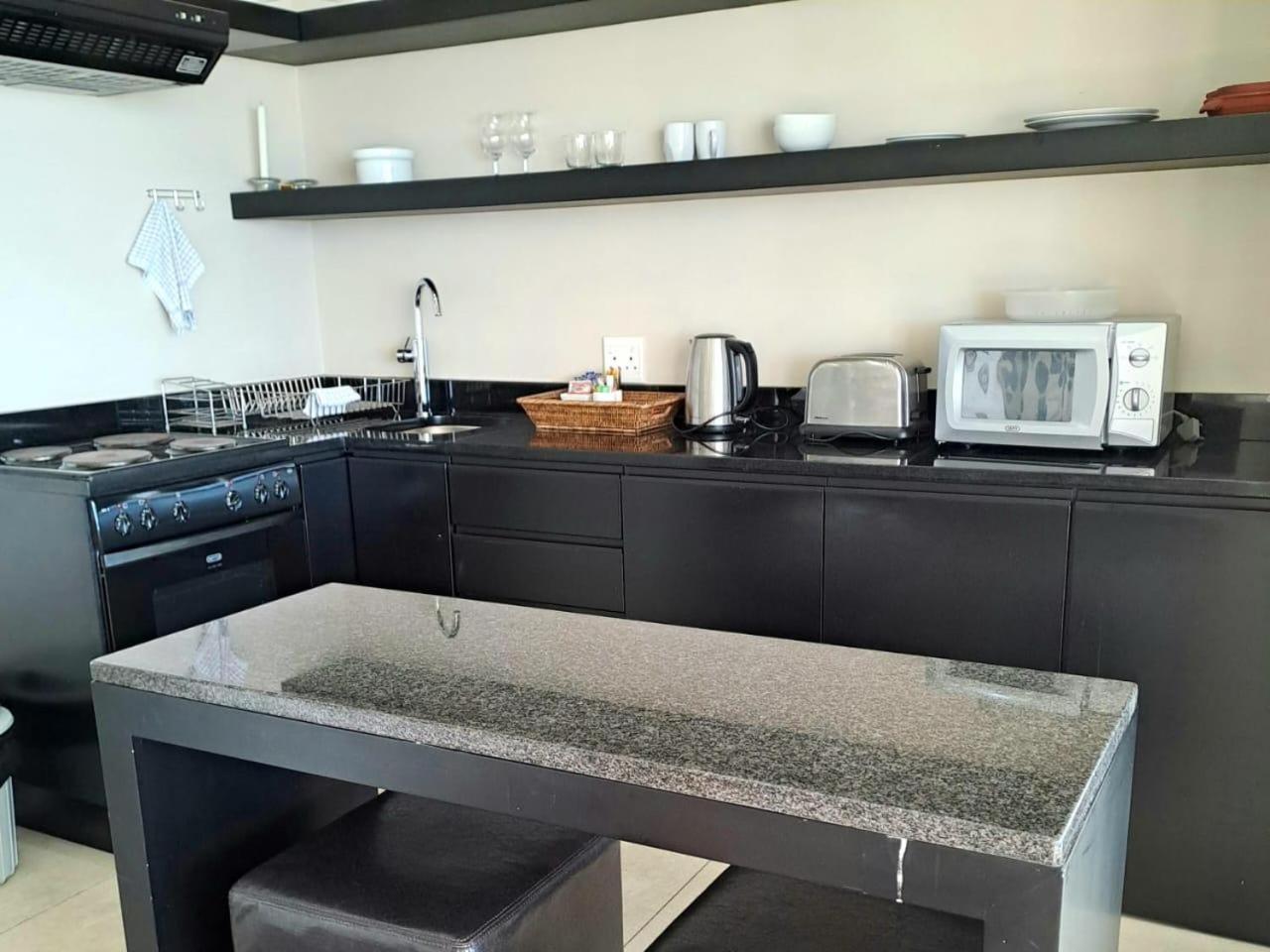 Ana'S Place Apartments Мозел Бей Стая снимка