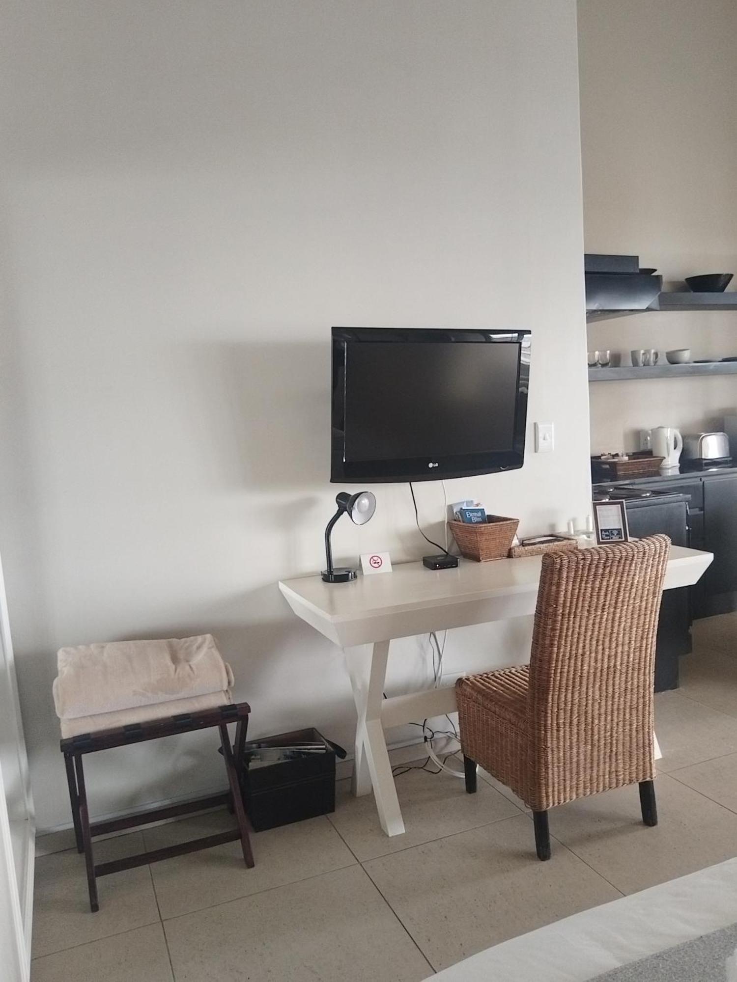 Ana'S Place Apartments Мозел Бей Екстериор снимка